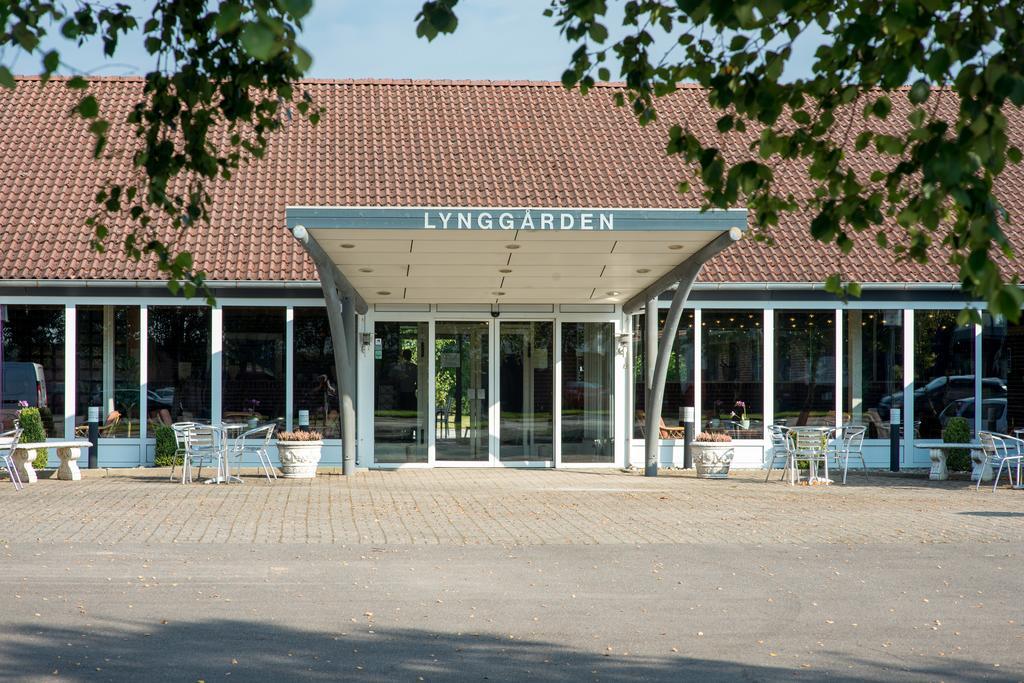 Hotel Lynggaarden Хернинг Экстерьер фото