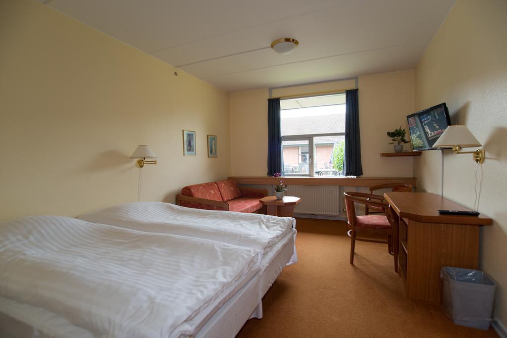 Hotel Lynggaarden Хернинг Экстерьер фото