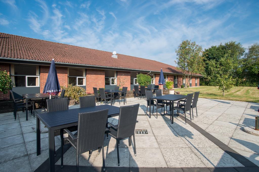 Hotel Lynggaarden Хернинг Экстерьер фото